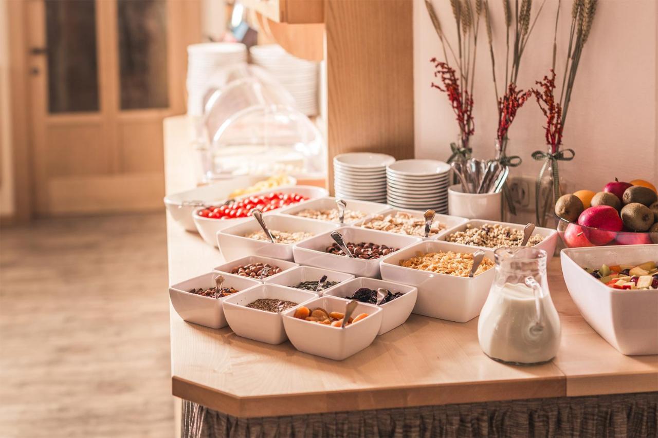 Hotel Garni Hubertushof Fiss Bagian luar foto