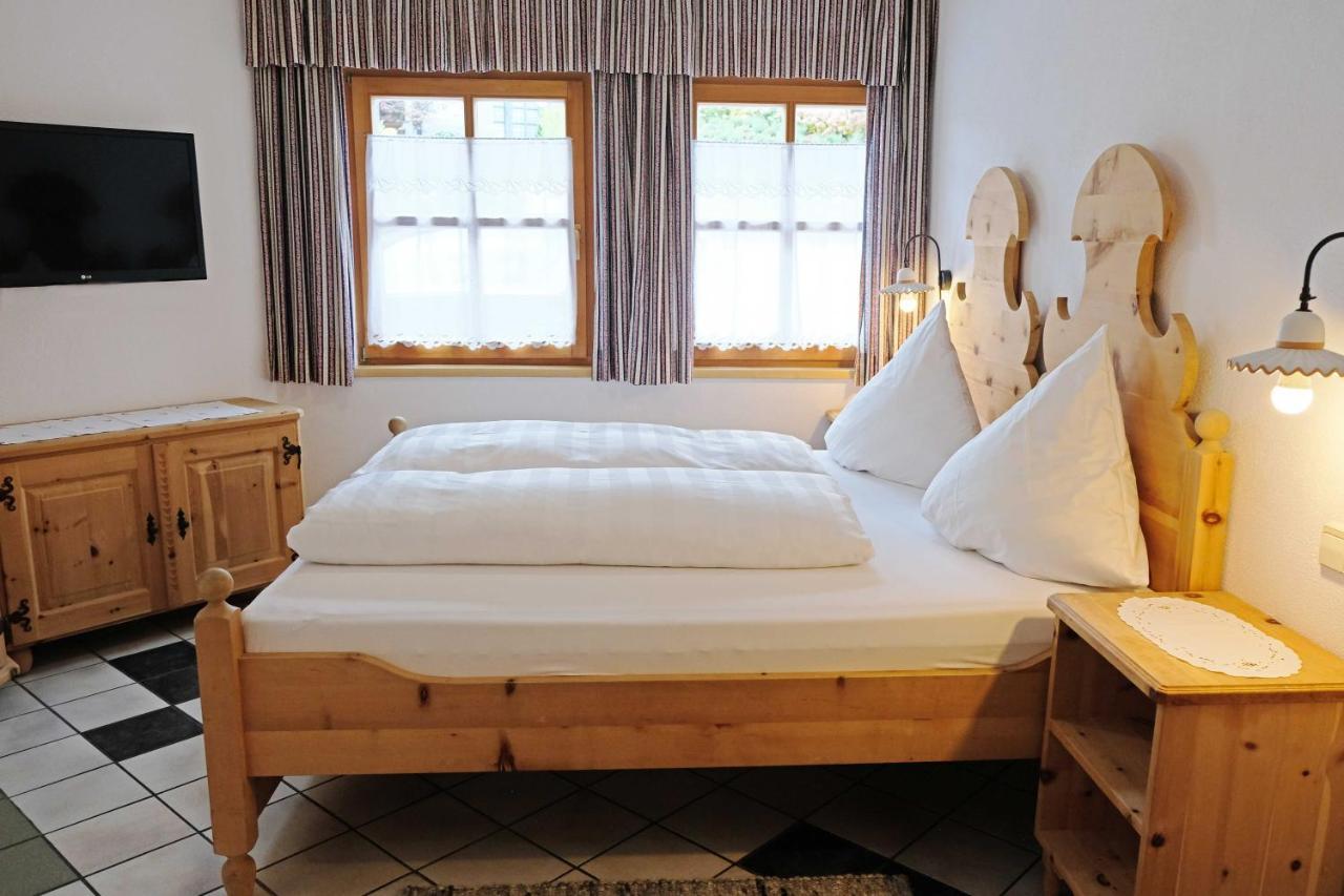 Hotel Garni Hubertushof Fiss Bagian luar foto