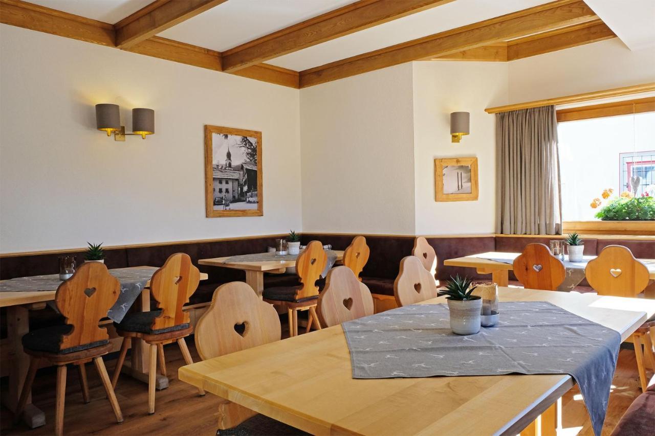 Hotel Garni Hubertushof Fiss Bagian luar foto